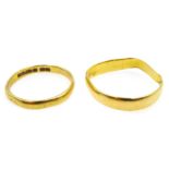 Two 22ct gold wedding bands halllmarked approx 5gm Condition Report <a