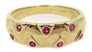 9ct gold pink stone set ring, hallmarked Condition Report Approx 2.