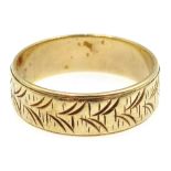 9ct gold wedding band carved decoration hallmarked Condition Report 3.