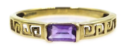 9ct gold amethyst key design ring, hallmarked Condition Report Approx 1.