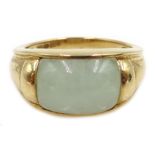 Gold jade set ring, hallmarked 9ct Condition Report Approx 5.