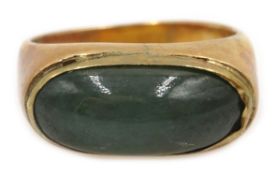Chinese gold and cabachon jade ring stamped 14k Condition Report 6.