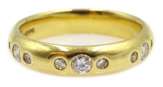 18ct yellow gold band set with nine trilogy diamonds, hallmarked Condition Report 6.