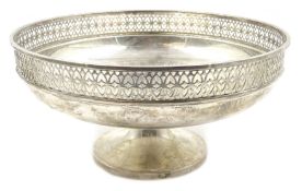 Silver pedestal bowl with pierced decoration by Mappin & Webb, Sheffield 1924,