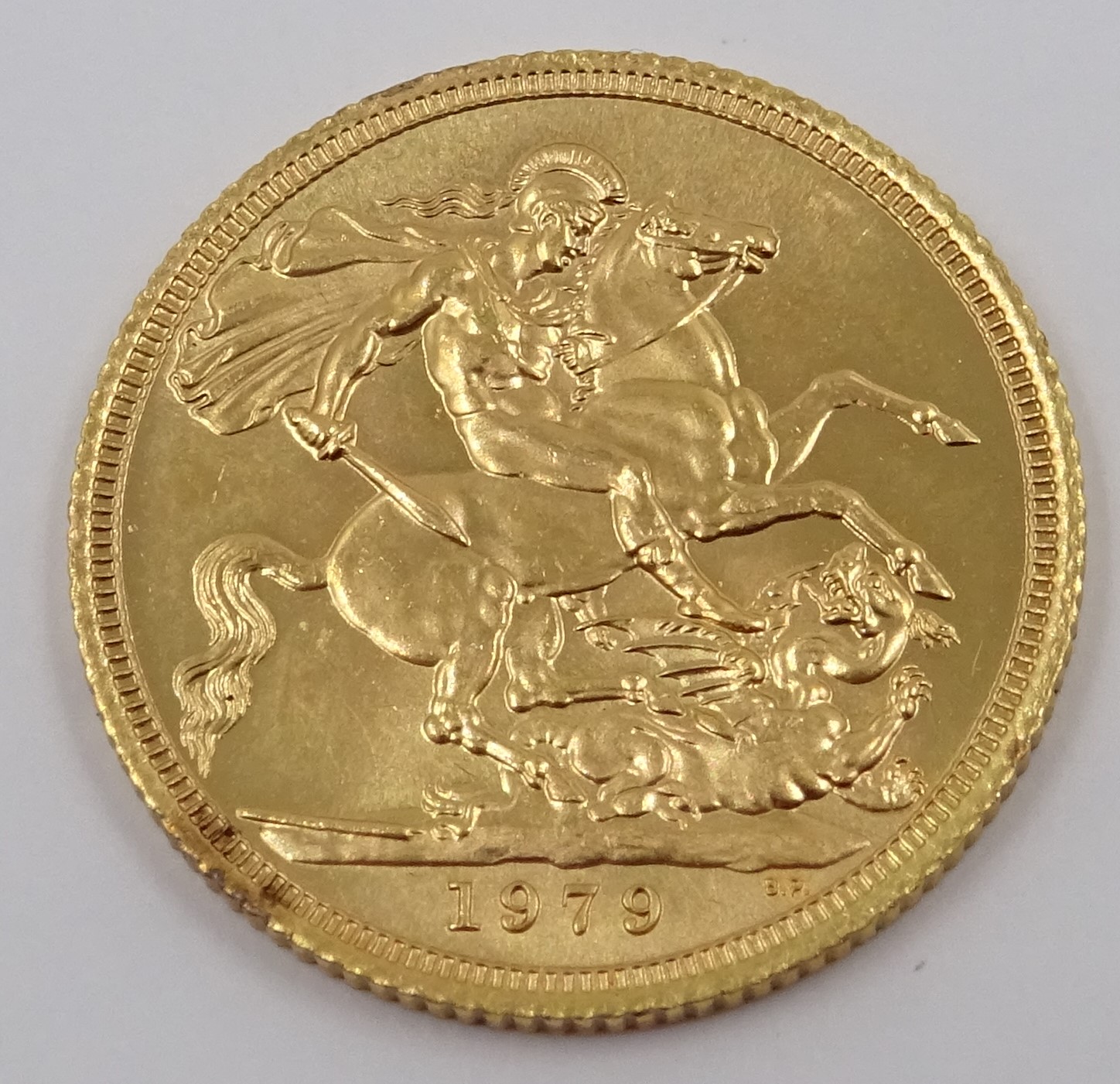 Queen Elizabeth II 1979 gold full sovereign Condition Report <a href='//www. - Image 2 of 2