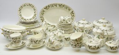 Wedgwood 'Strawberry Hill' eighty-three piece dinner,