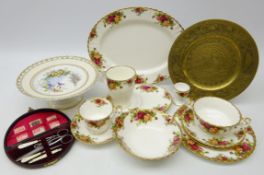 Assorted Royal Albert Old Country Roses tableware,