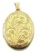 9ct gold locket pendant, hallmarked Condition Report Approx 8.