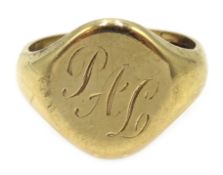 9ct gold signet ring, hallmarked, approx 6.7gm Condition Report <a href='//www.