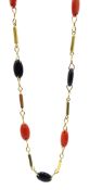 18ct gold necklace with coral onyx links, stamped 750 Condition Report Approx 46gm,