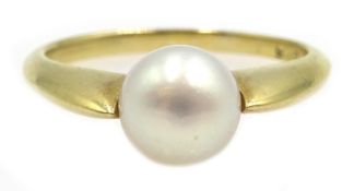 14ct gold single stone pearl ring, stamped 585 Condition Report Approx 3.