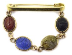 18ct gold bar brooch with scarab beetle links Condition Report 4cm, approx 6.