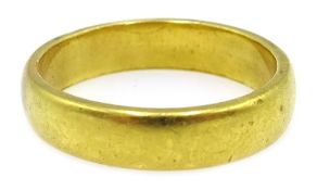 Gold wedding band tested to 18ct Condition Report 7.3gm<a href='//www.