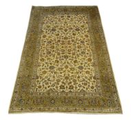 Persian Kashan pale gold ground rug carpet,