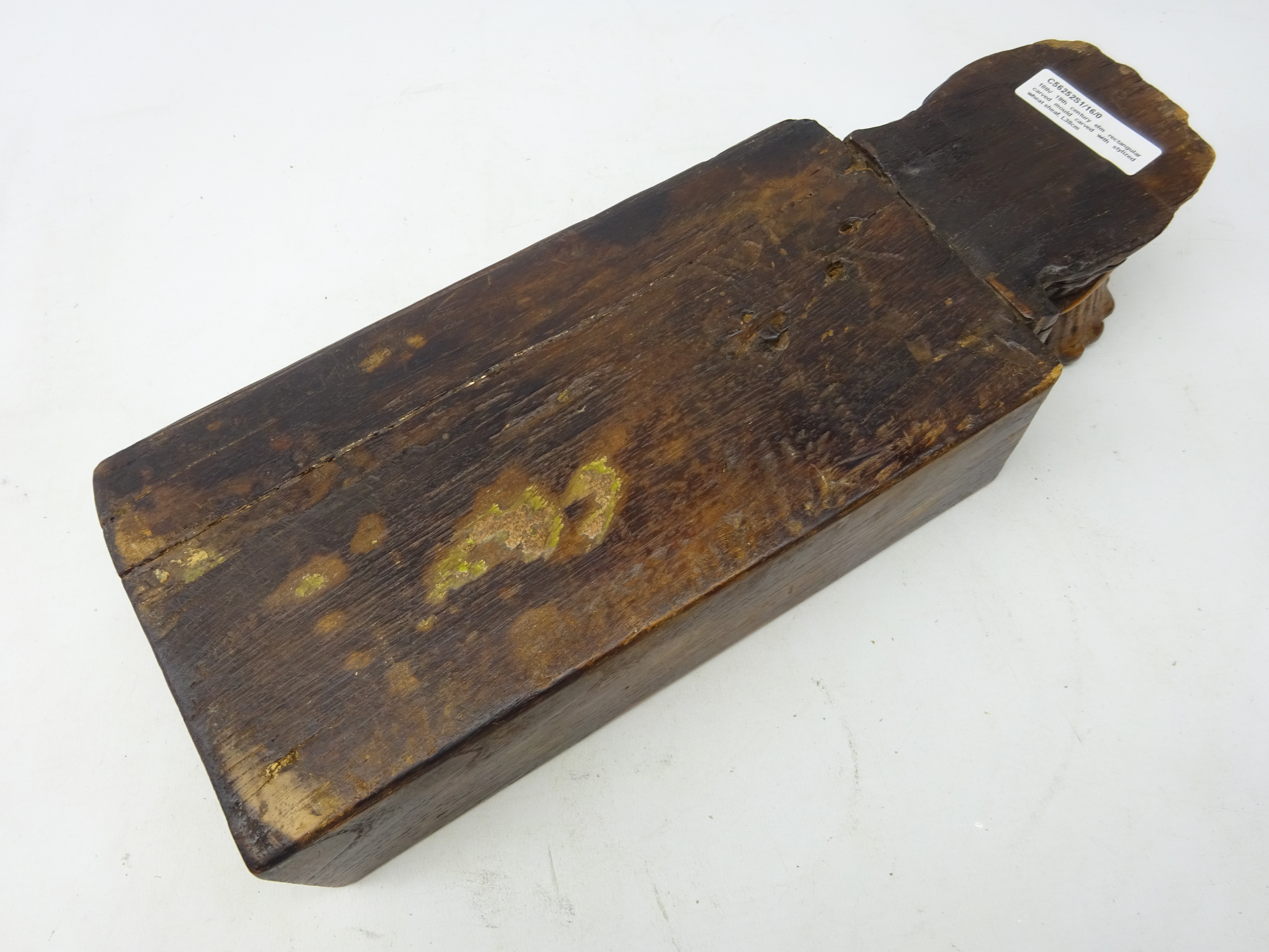 18th/ 19th century elm rectangular mould, carved with stylized wheat sheaf, - Image 2 of 2