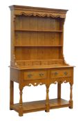 Country style figured light oak dresser, projecting cornice over shaped and pierced frieze,