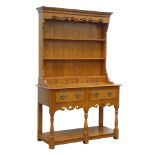 Country style figured light oak dresser, projecting cornice over shaped and pierced frieze,