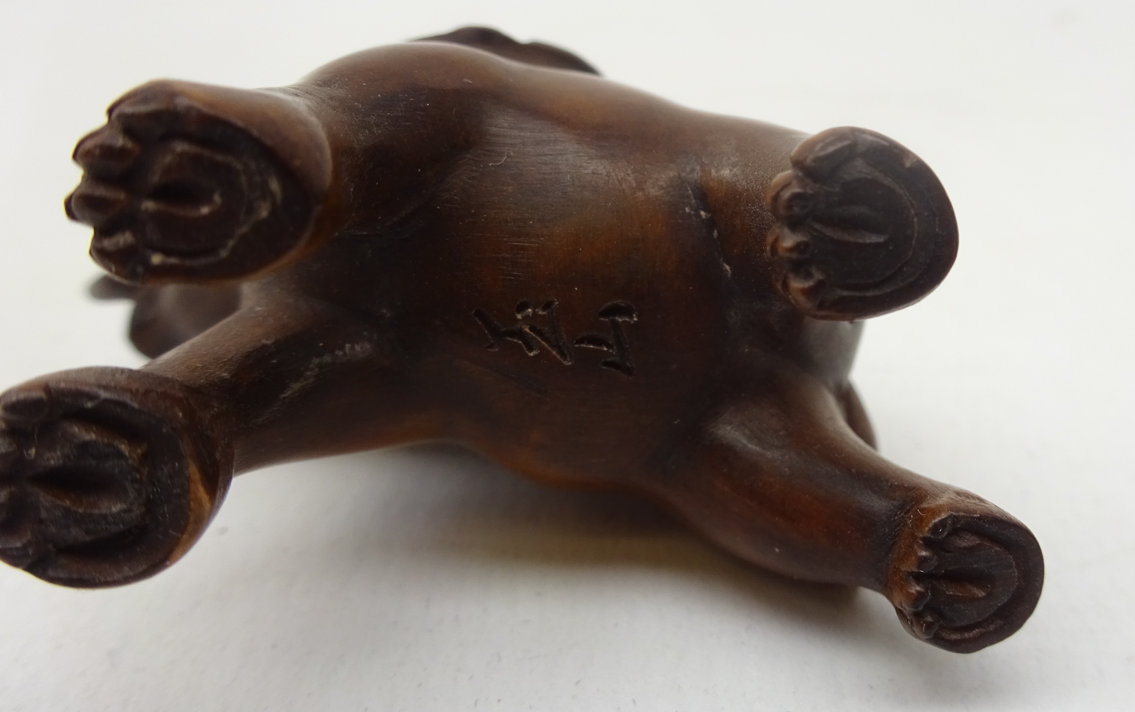 Japanese Meiji boxwood Netsuke carved as a monkey, L5cm and Elephant, - Image 3 of 4
