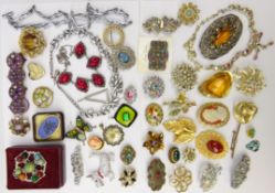 Collection of vintage dress brooches and necklaces incl.