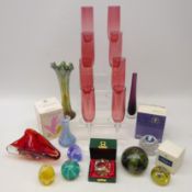 Set of eight champagne flute with cranberry glass bowls, Swarovski Xmas 1983 paperweight, boxed,