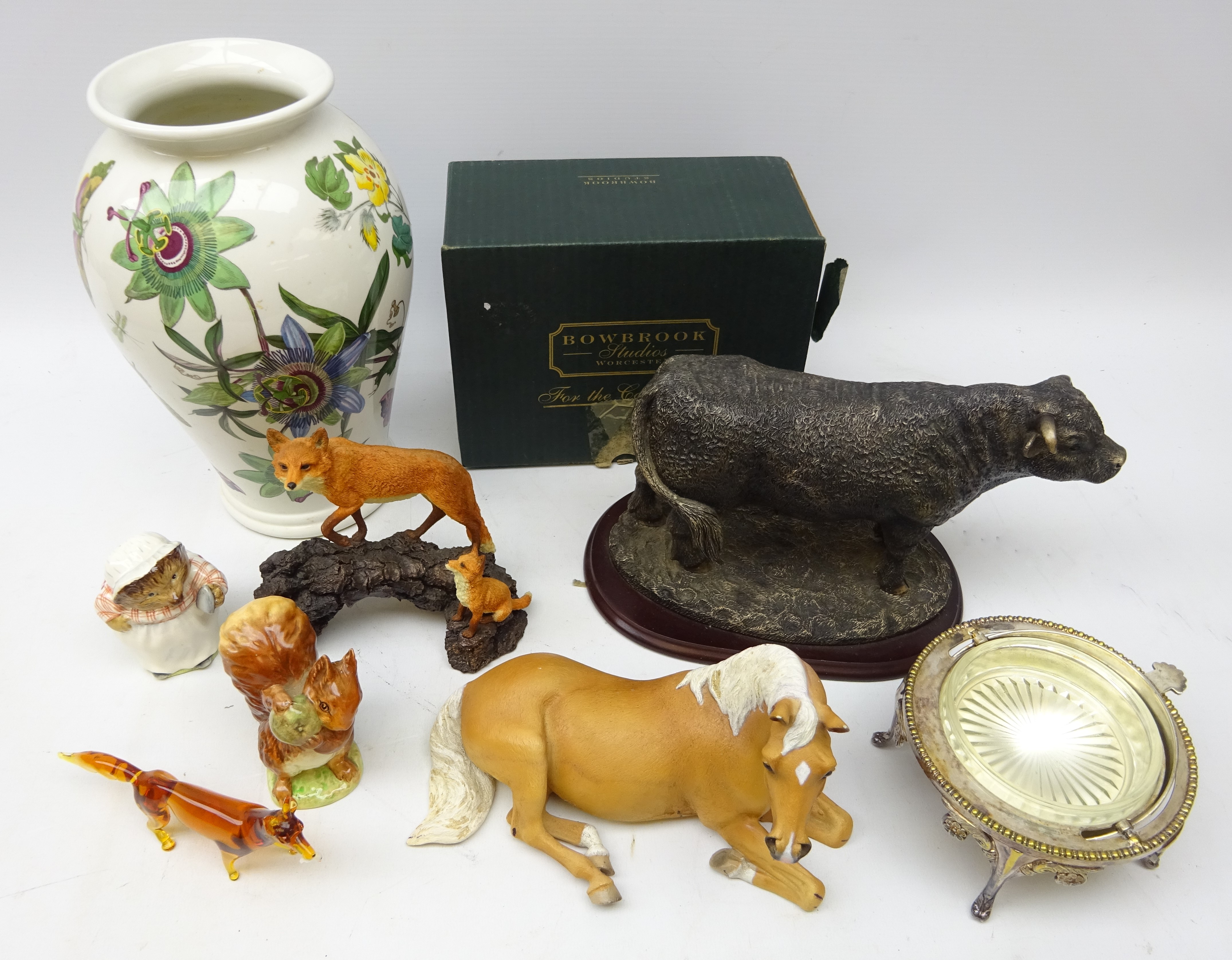 Bowbrook Worcester model of a Fox and Cub, boxed, Leonardo Bronzed model of a Bull,