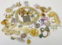 Collection of vintage dress brooches, necklaces,