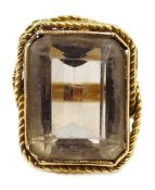 18ct gold (tested) quartz ring, twisted rope gallery Condition Report Approx 12.