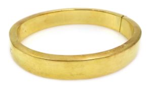 18ct gold hinged bangle stamped 750, approx 27.