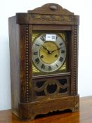 20th century oak cased mantel clock, twin train movement, striking half hours on a coil, (W25cm,