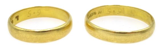 Two 18ct gold wedding bands hallmarked, approx 5.