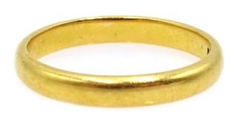 22ct gold wedding band, hallmarked, approx 4.