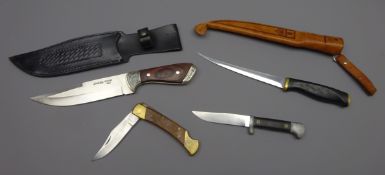 Joker hunting knife with 17cm 440 stainless steel blade and redwood two-piece grip in leather
