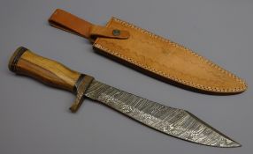 Bowie knife, 24.5cm Damascus decorated saw back blade with shaped wooden handle, L37.