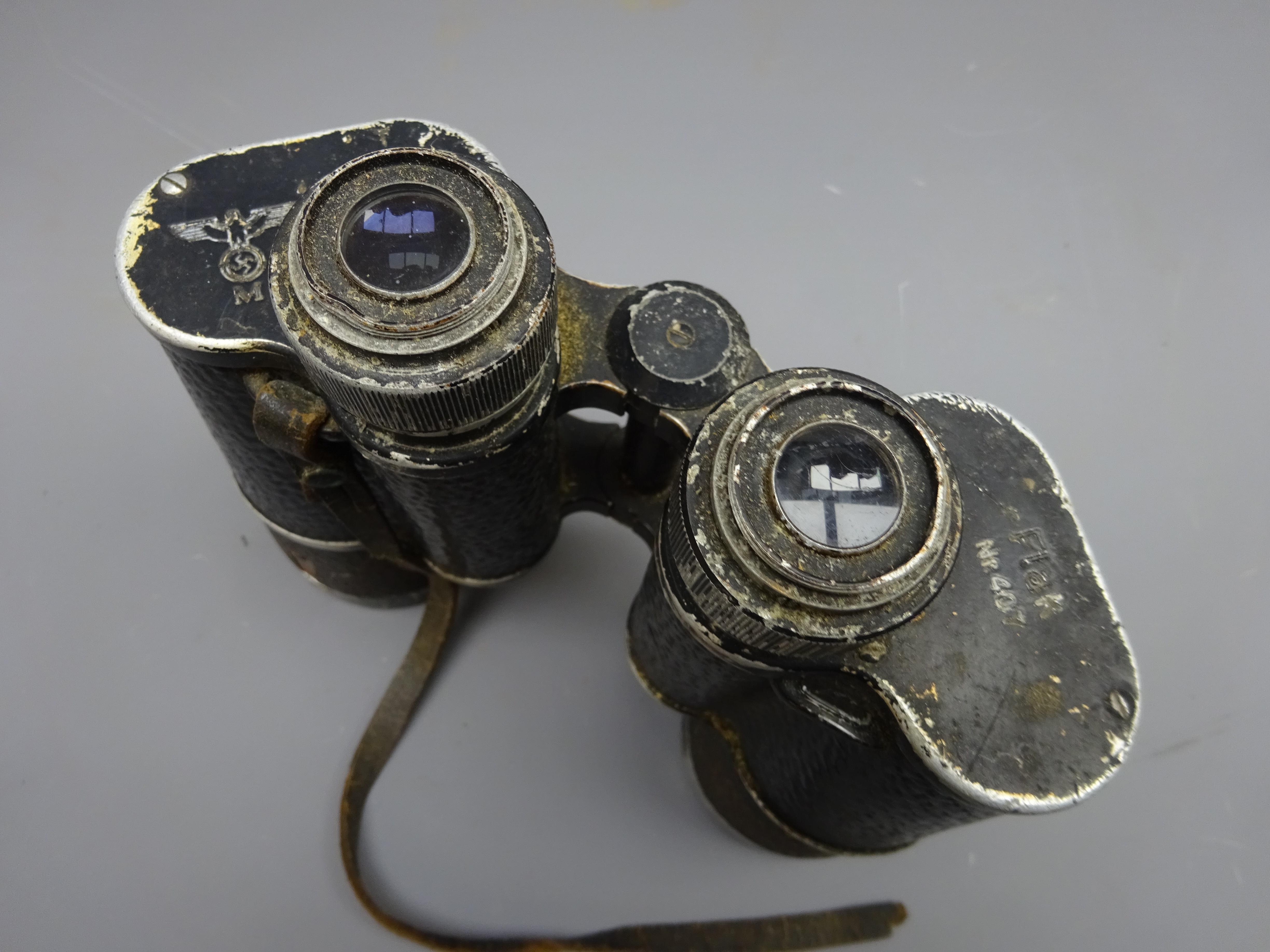 Pair of WW2 Carl Zeiss DF 7x50 binoculars No.1965010, stamped eagle with swastika M Flak Nr. - Image 3 of 3