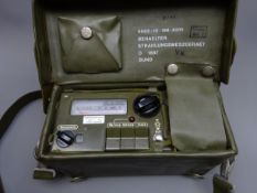 German 1971 Geiger Counter radiation measuring instrument in fitted green carrying case W25cm
