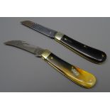 Two new pocket knives, max 7cm Sheffield steel blades with horn slab handles,