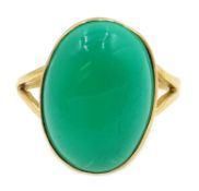 18ct gold (tested) cabochon green agate ring Condition Report Approx 5.