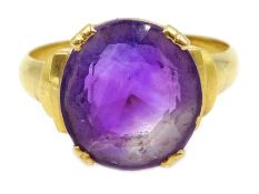 22ct gold oval amethyst ring, stamped c22c Condition Report Approx 5.