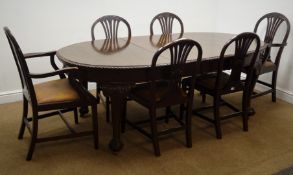 Early 20th century Georgian style mahogany extending dining table, moulded top,