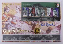 Queen Elizabeth II 2001 Guernsey gold proof twenty-five pound coin,
