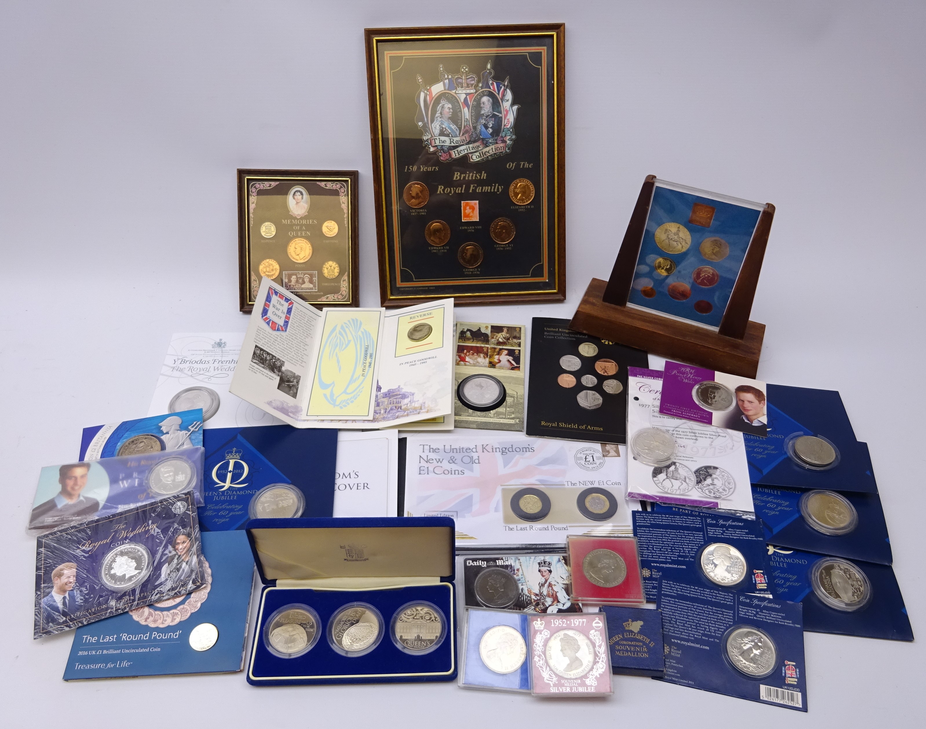 Collection of mostly modern commemorative Great British coins including,