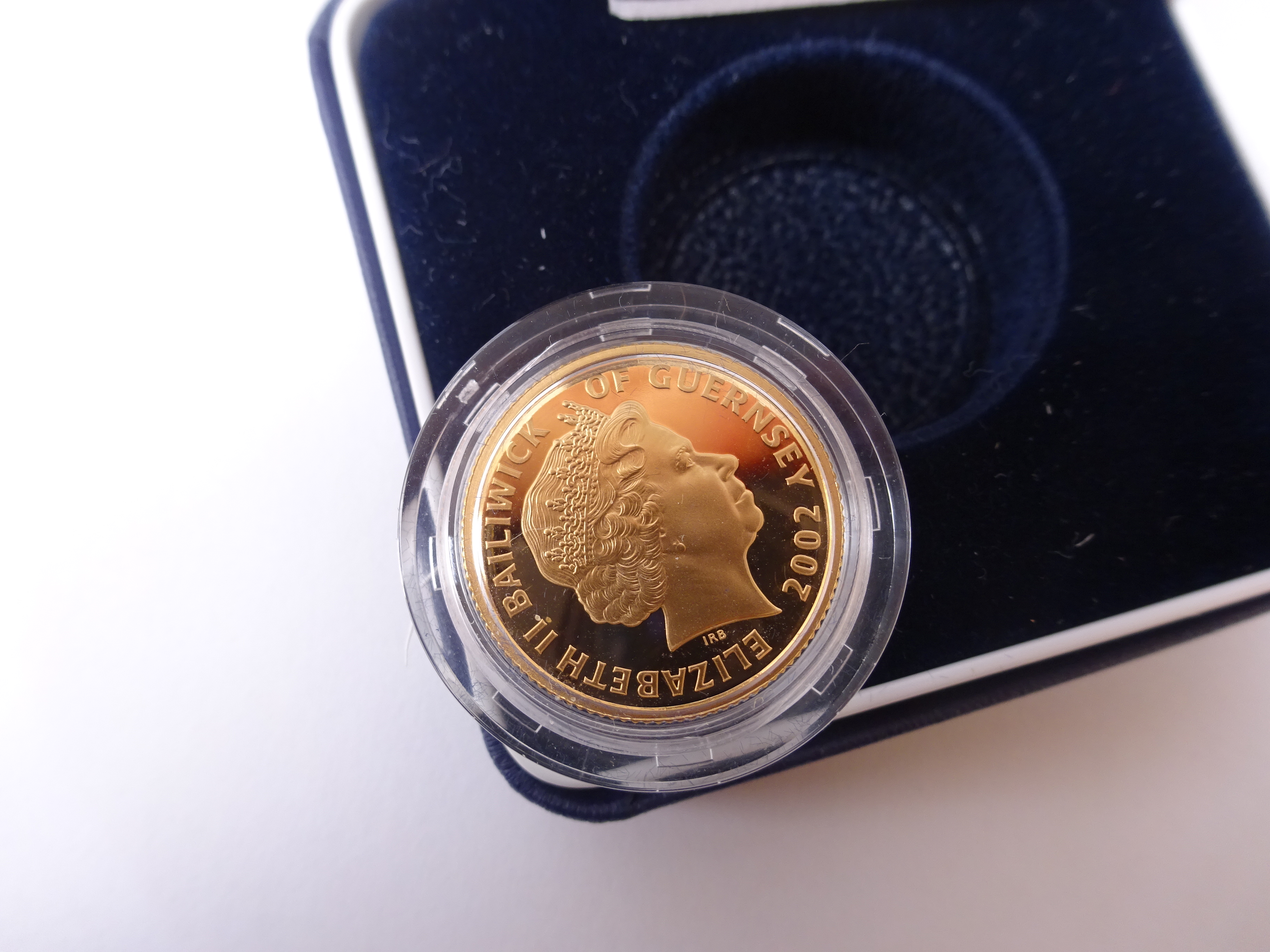 Queen Elizabeth II 2002 Guernsey gold proof twenty-five pound coin, - Image 3 of 3