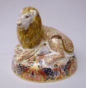 Large Royal Crown Derby Lion paperweight dated 1998, gold stopper,