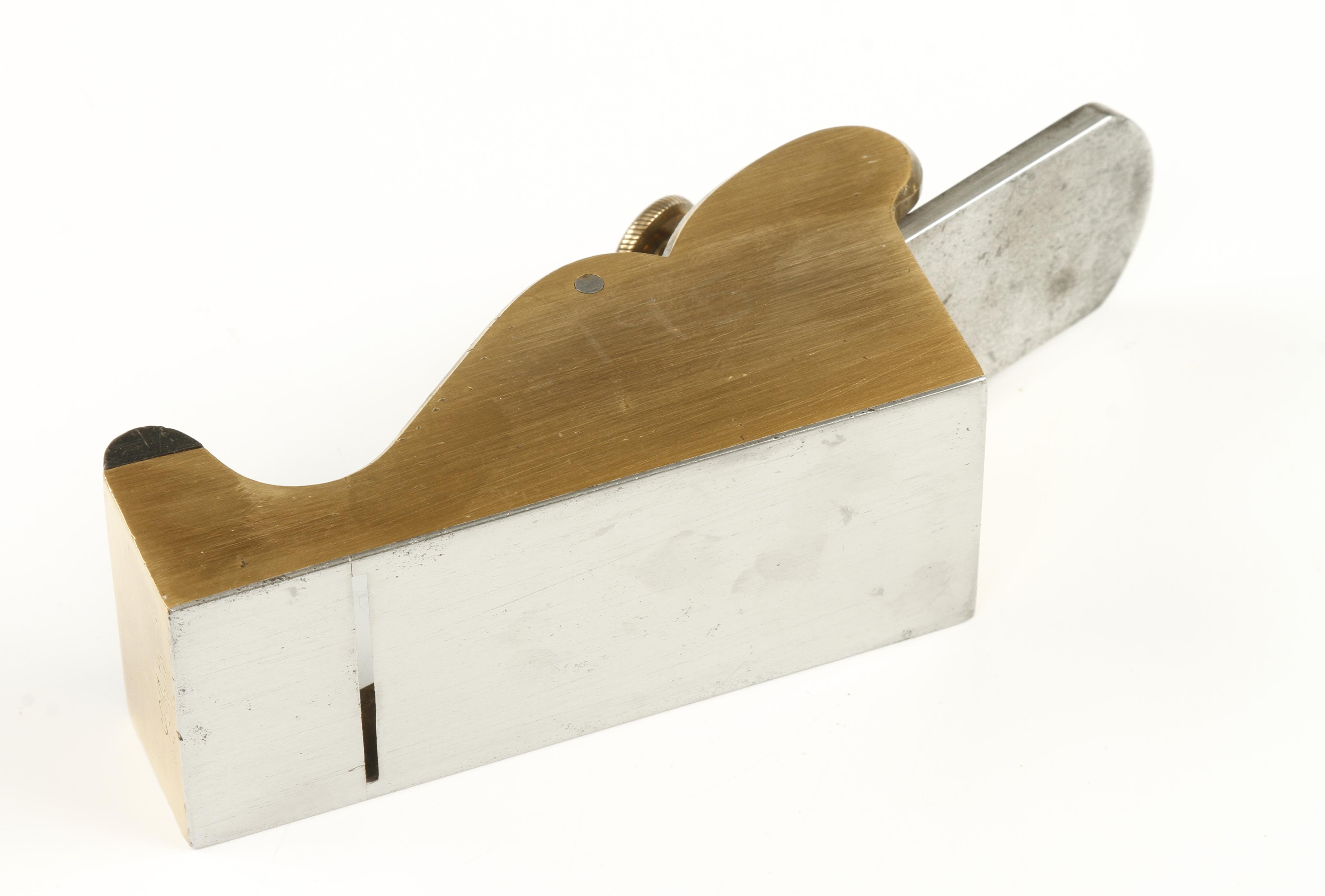 A steel soled brass chariot plane 4 1/2" x 1 3/4" with brass holding screw through ebony lever G+ - Image 3 of 3