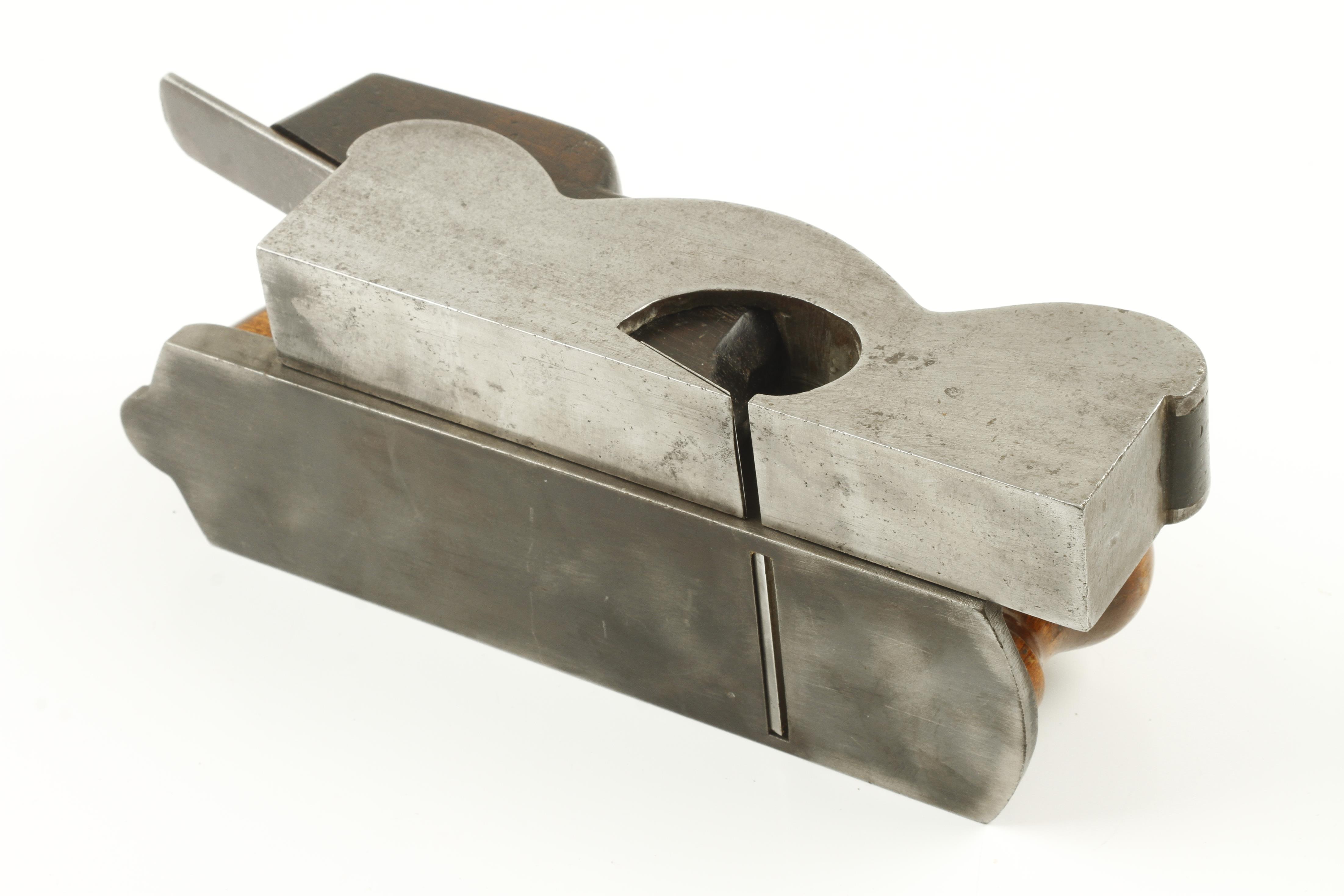 A MILLERS FALLS No 9 smoother (G++) and an iron shoulder plane with wide mouth (G-) - Image 2 of 2