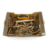 A box of tools G-