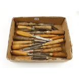 19 chisels and gouges G