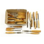 25 chisels etc with boxwood handles G+