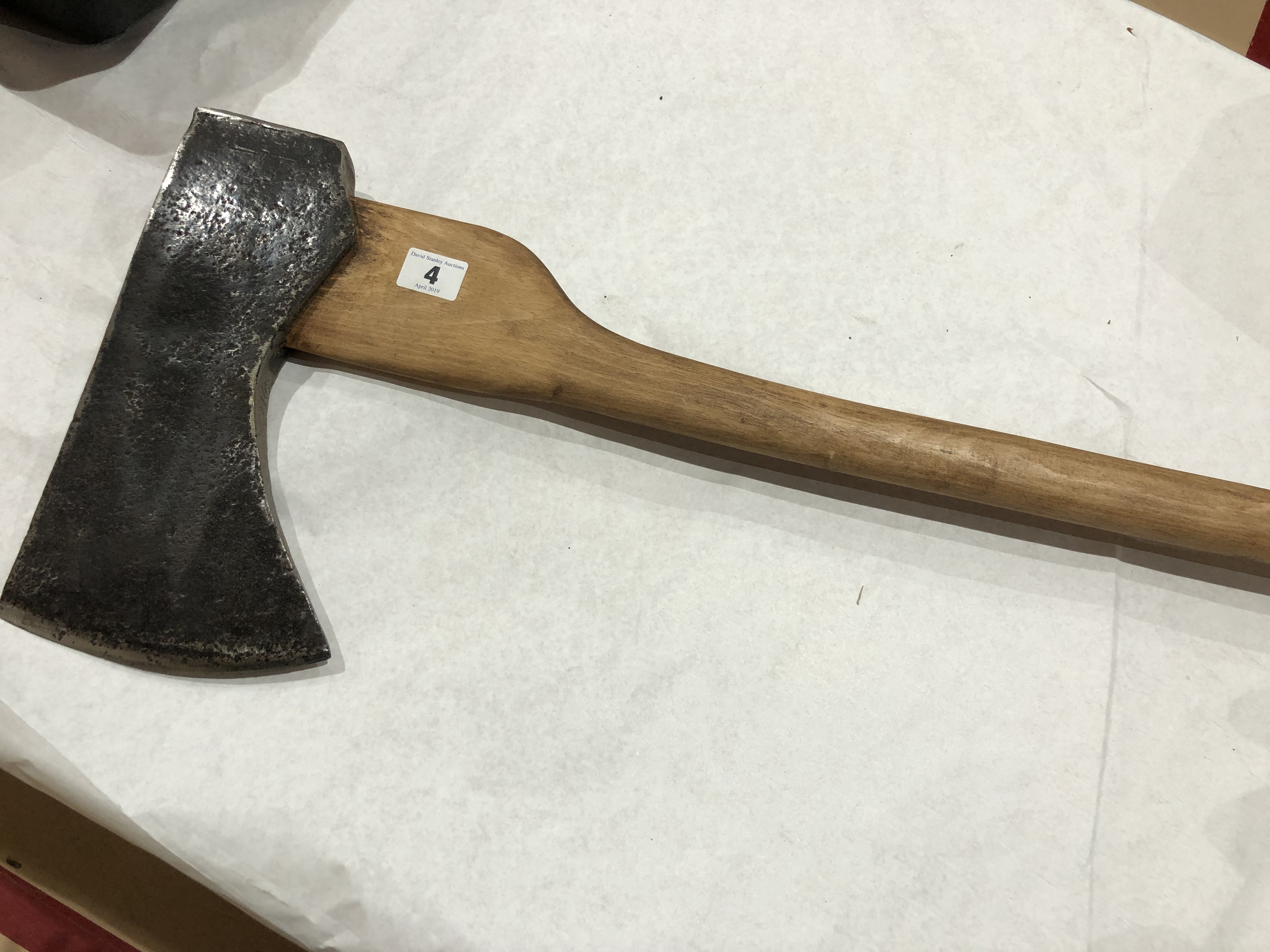 A heavy felling axe G