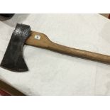 A heavy felling axe G